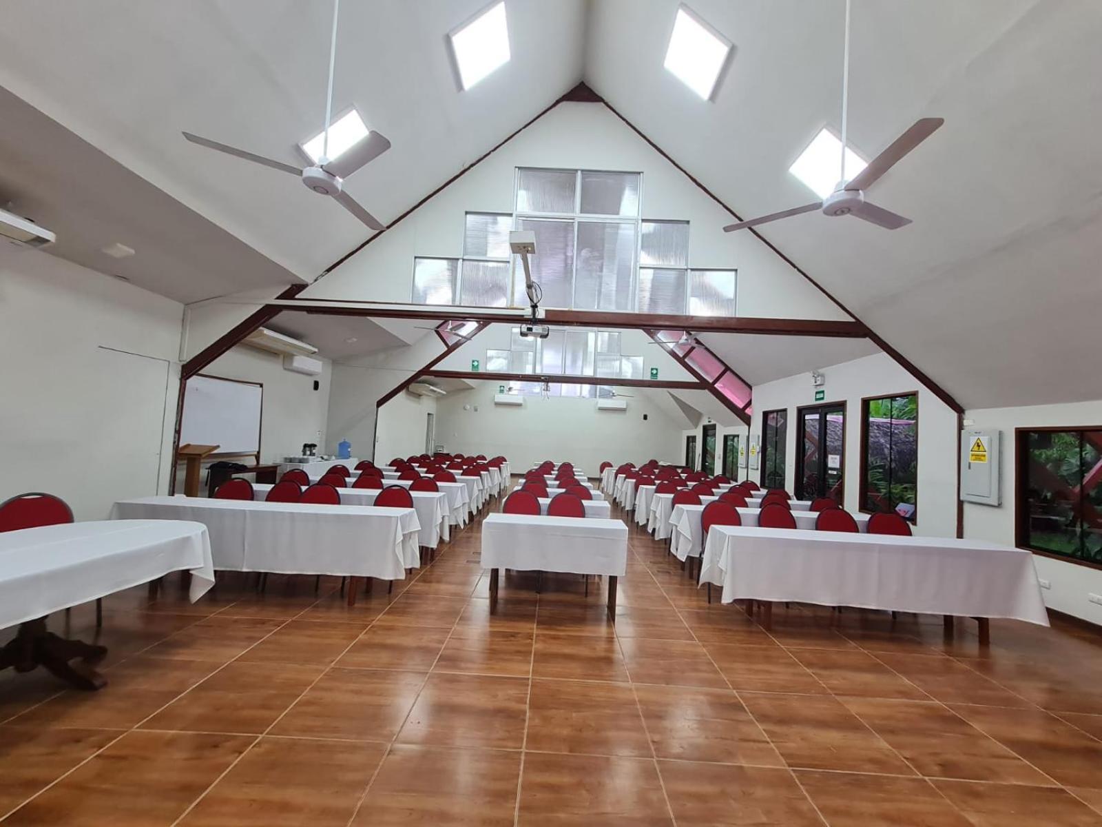 Manish Hotel Ecologico Pucallpa Bagian luar foto